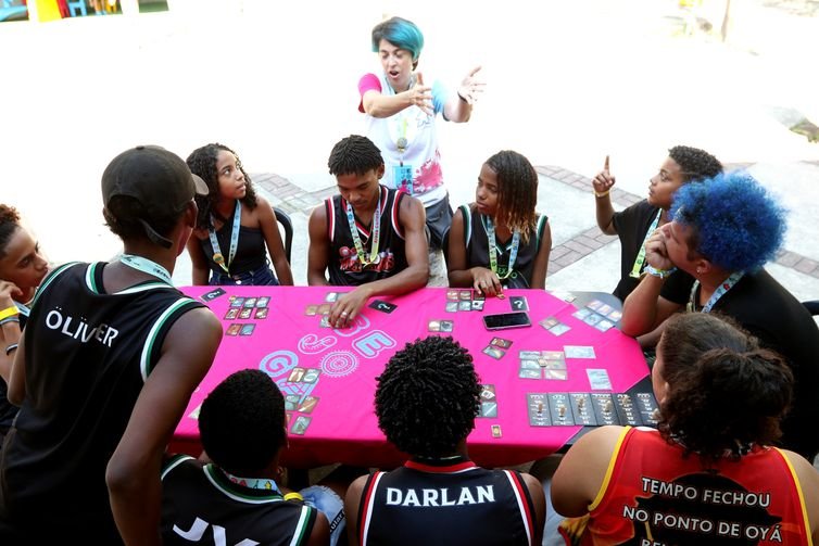 Rio de Janeiro (RJ), 11/11/2023 - O SeJoga, grupo LGBTQIA+ periférico, promove encontro de acolhimento com jogos de tabuleiro, na Penha, zona norte da cidade. Foto: Tânia Rêgo/Agência Brasil