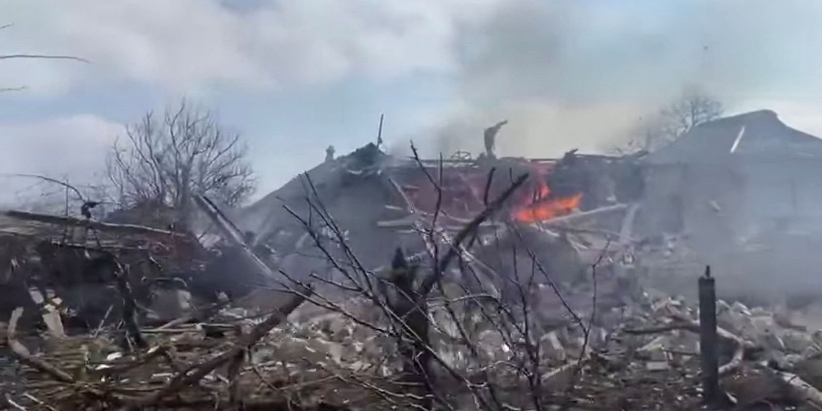 Metalúrgica em Mariupol é praticamente destruída pelo Exército russo