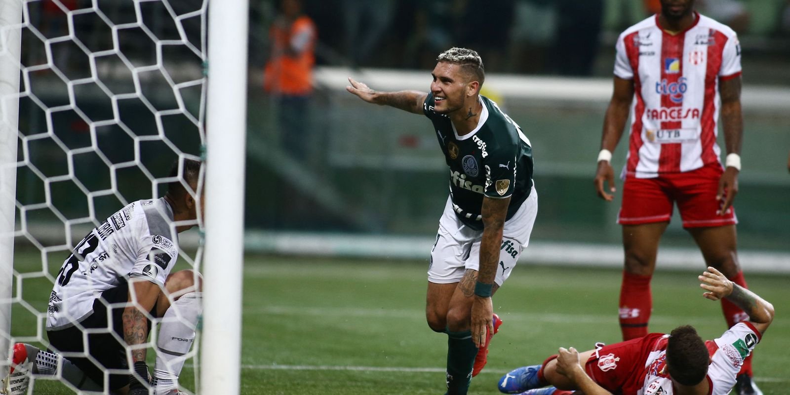 Libertadores: Palmeiras toma susto, mas goleia Independiente Petrolero
