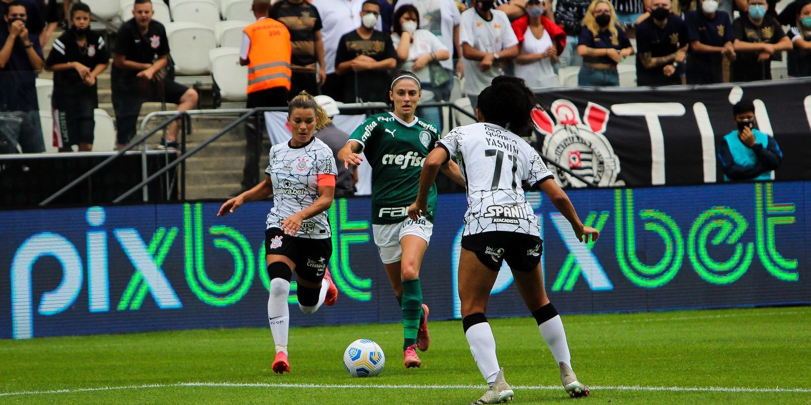 Palmeiras e Corinthians duelam pela liderança do Brasileiro Feminino