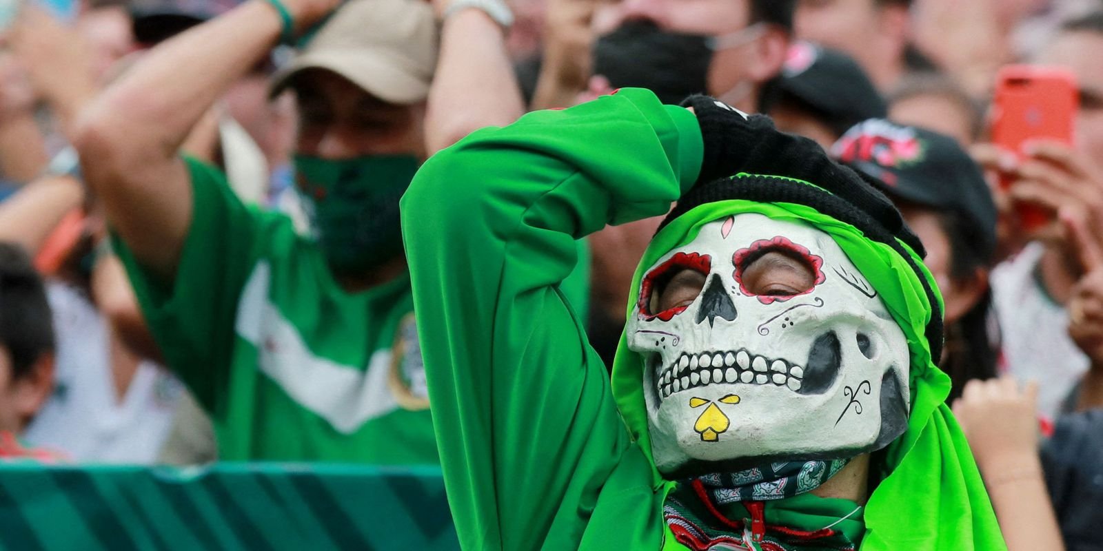 Fifa pune México por cantos ofensivos da torcida durante jogos da Copa