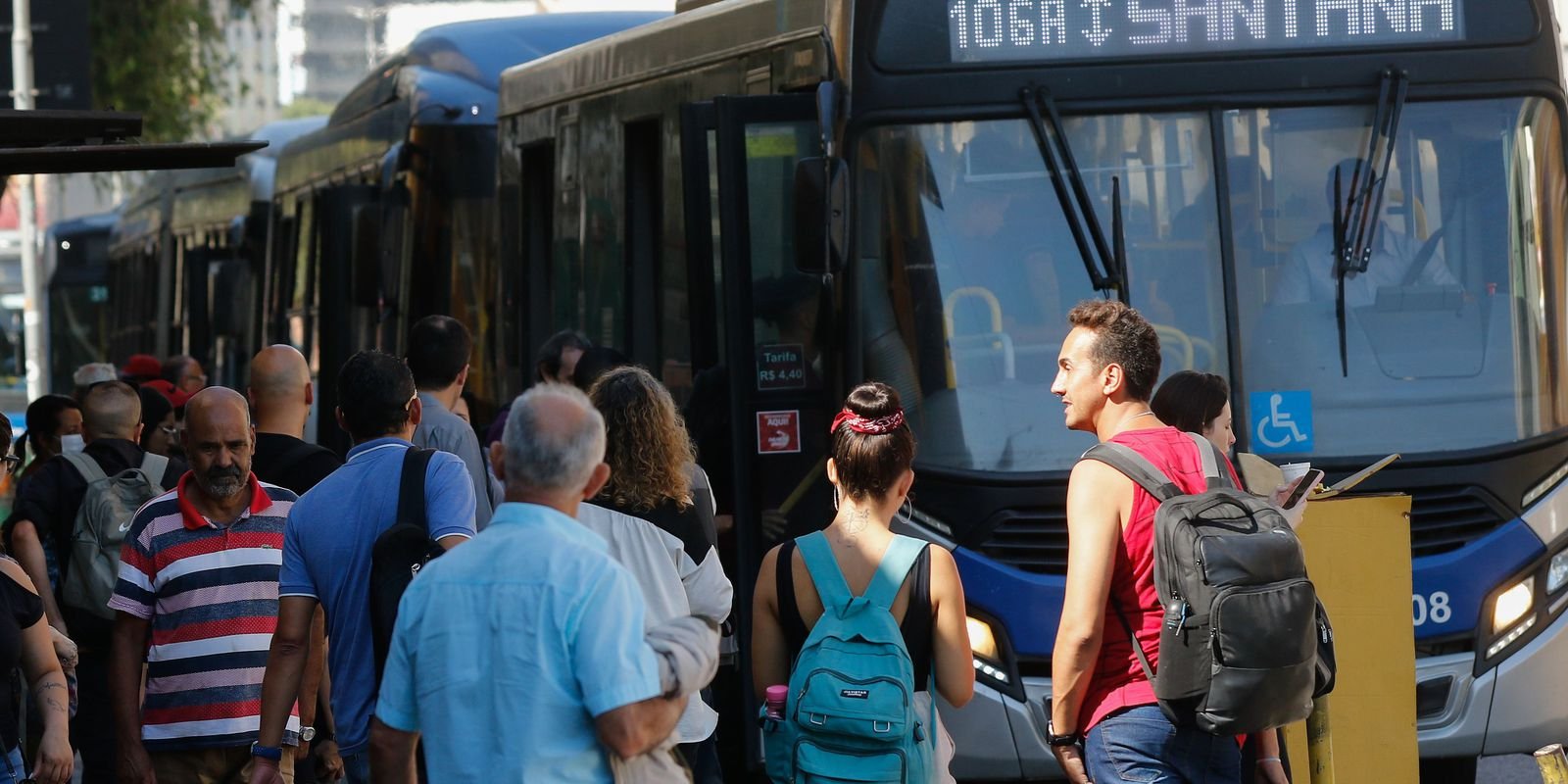 Centro de SP tem manifestação pela tarifa zero no transporte coletivo