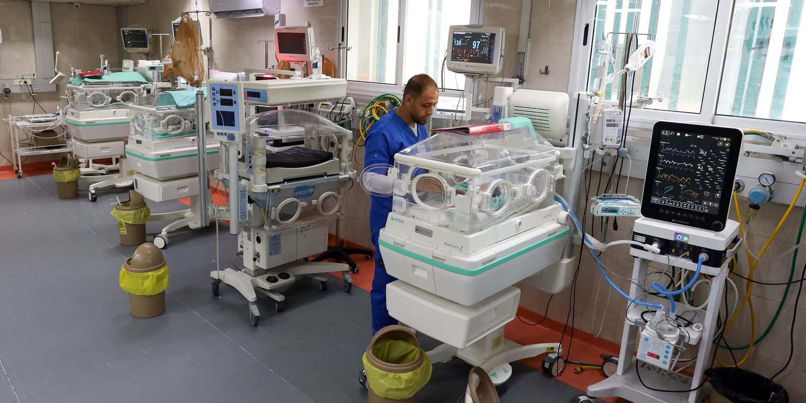Bebês prematuros de Gaza são transferidos ao Egito para tratamento