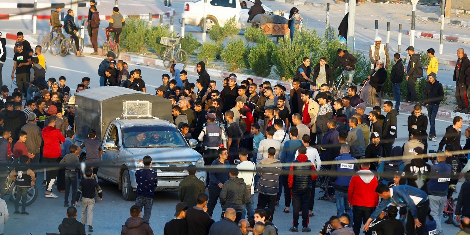 Catar anuncia libertação de mais 13 reféns e sete prisioneiros