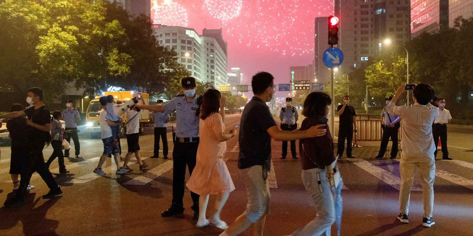 Proibição de fogos de artifício causa polêmica na China
