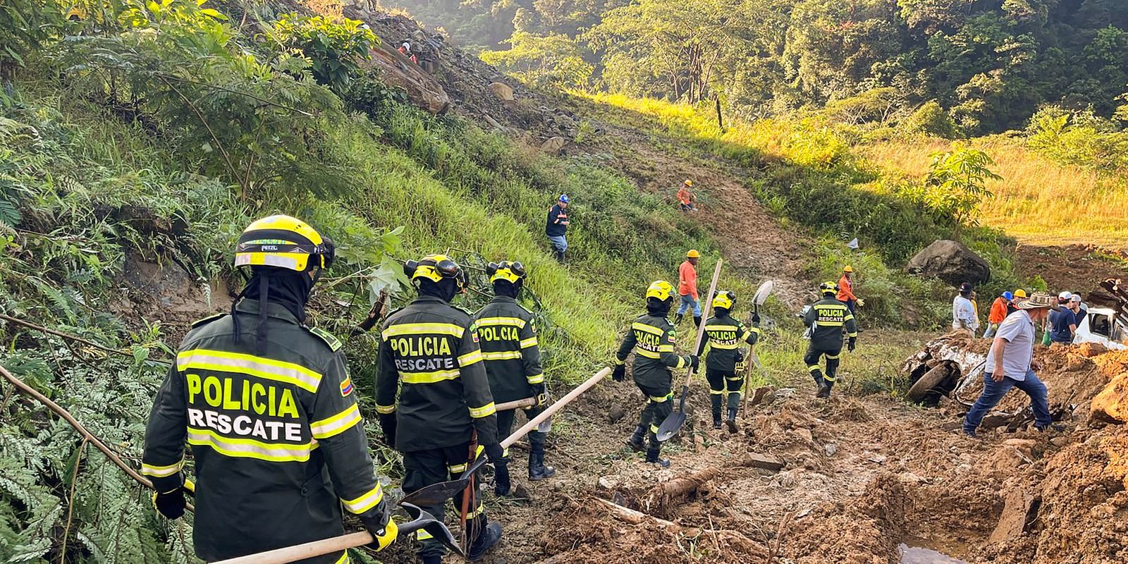 Sobe para 33 número de mortos em deslizamento de terra na Colômbia
