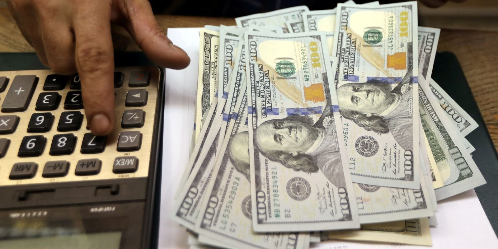 Tesouro capta US$ 4,5 bi no exterior com juros mais altos