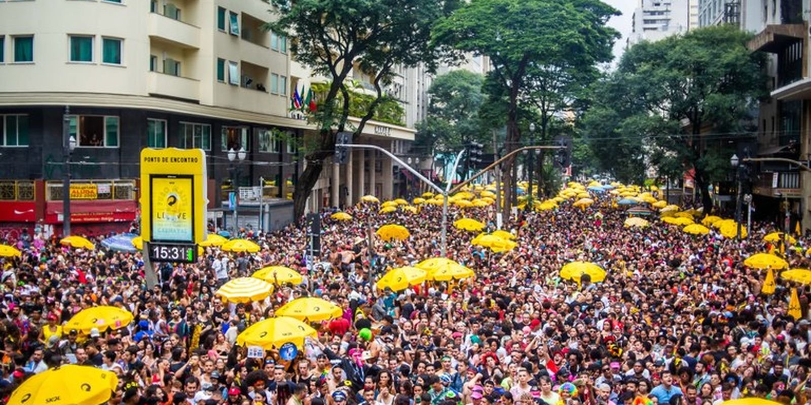 Blocos começam a animar o carnaval paulistano no sábado de manhã