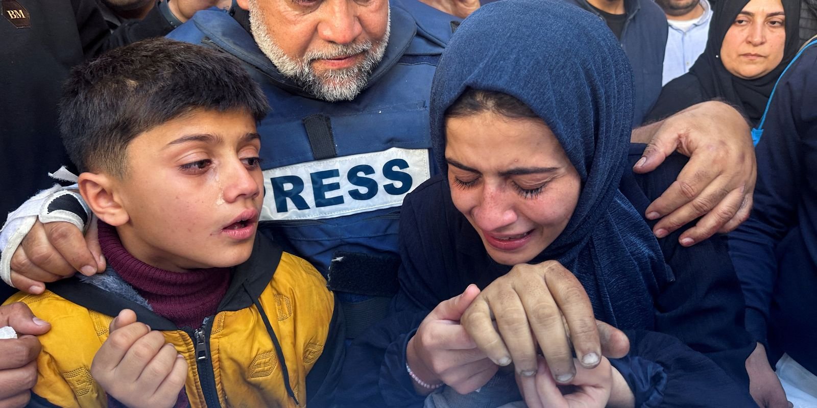Jornalista que perdeu família em Gaza diz que imprensa virou “alvo”