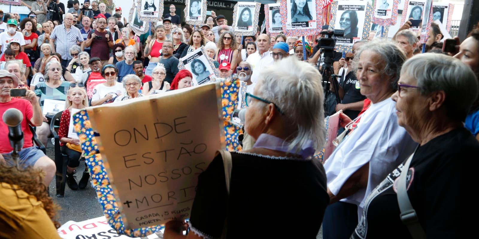 Caminhada em São Paulo lembra golpe militar e faz homenagem às vítimas