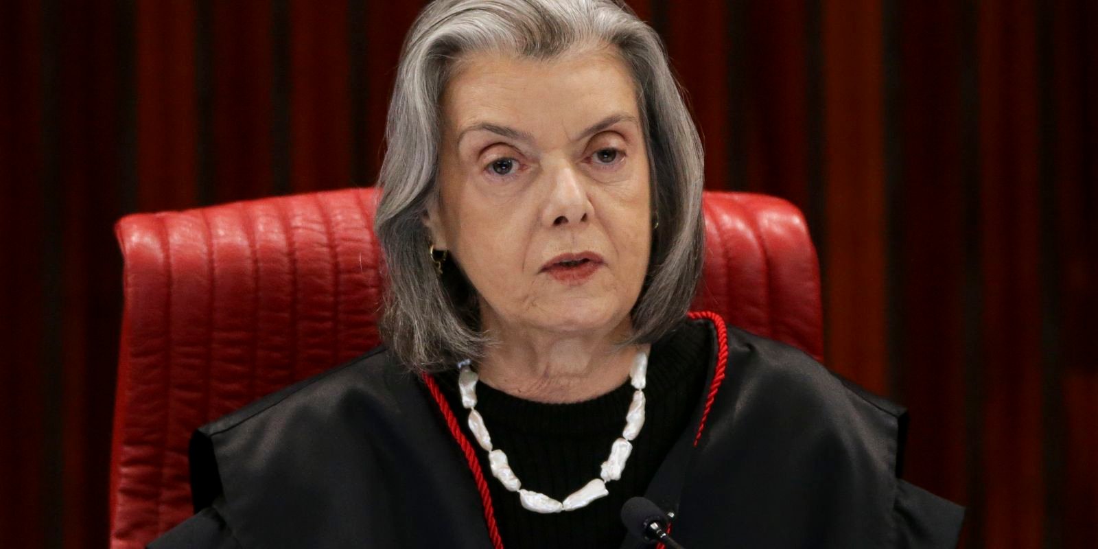 Cármen Lúcia diz que decisão judicial não pode ser descumprida