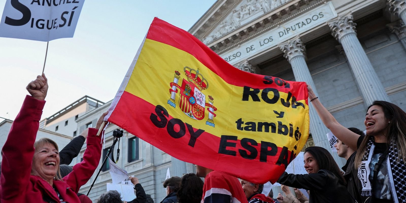 Milhares vão as ruas em Madri pedir que premiê espanhol não se demita