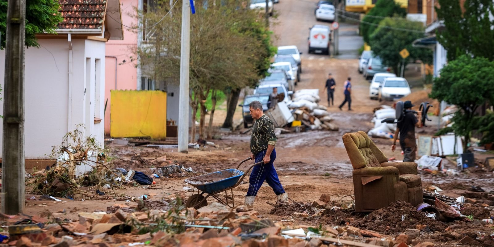 Porto Alegre envia, com atraso, dados para famílias receberem auxílio