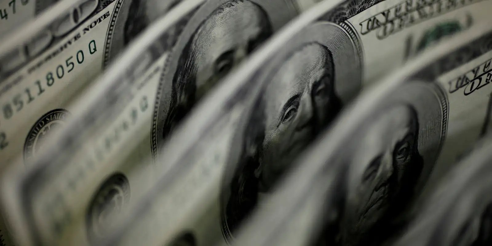 Dólar sobe para R$ 5,35 em meio à expectativa de juros nos EUA